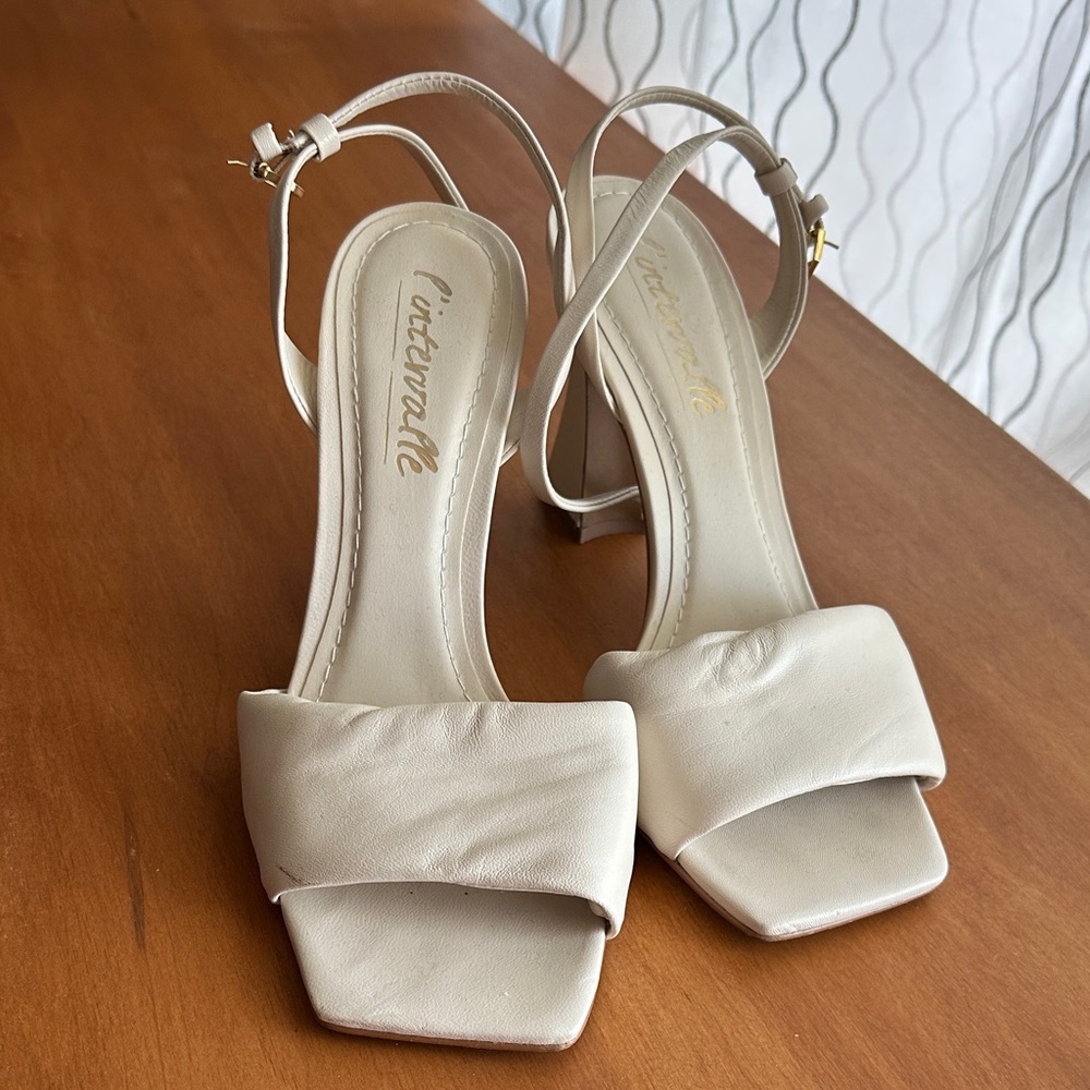 L’intervalle Beige Strappy Heels